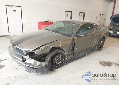 2005 Ford Mustang V6 Deluxe/V6 Premium z USA, uszkodzony, nr VIN 1ZVHT80N155259379